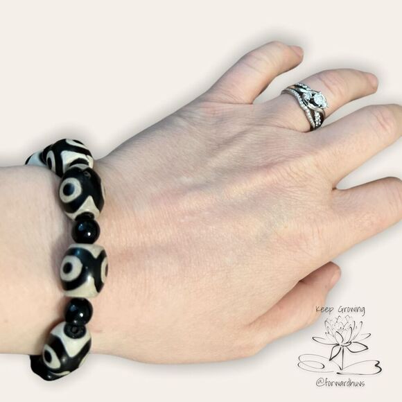 Adjustable Black and White Bracelet - Adorable - Picture 5 of 7